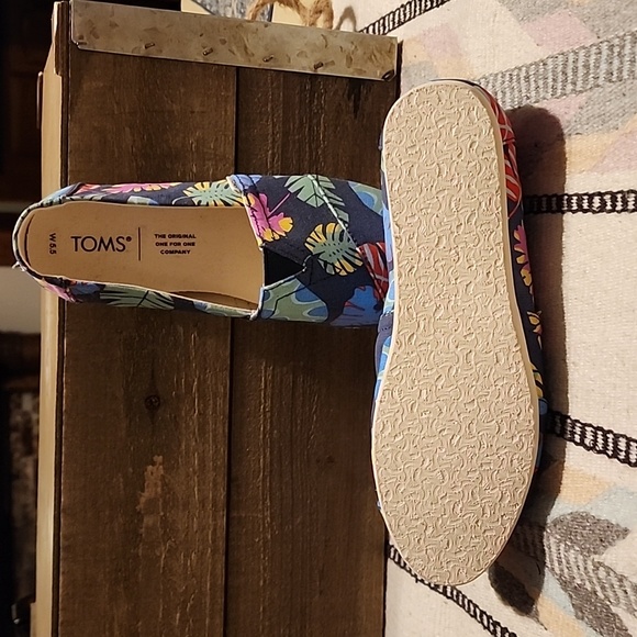 Toms NWOB - Picture 3 of 5